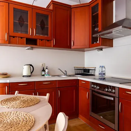 Centre By Bookinghost *