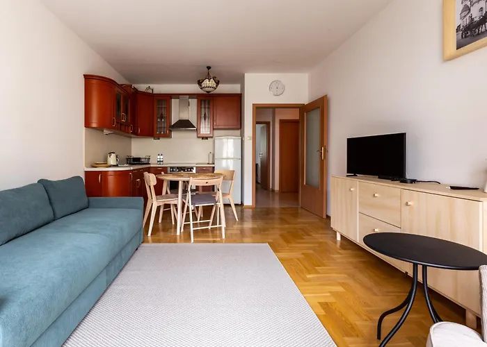 Apartment Centre By Bookinghost