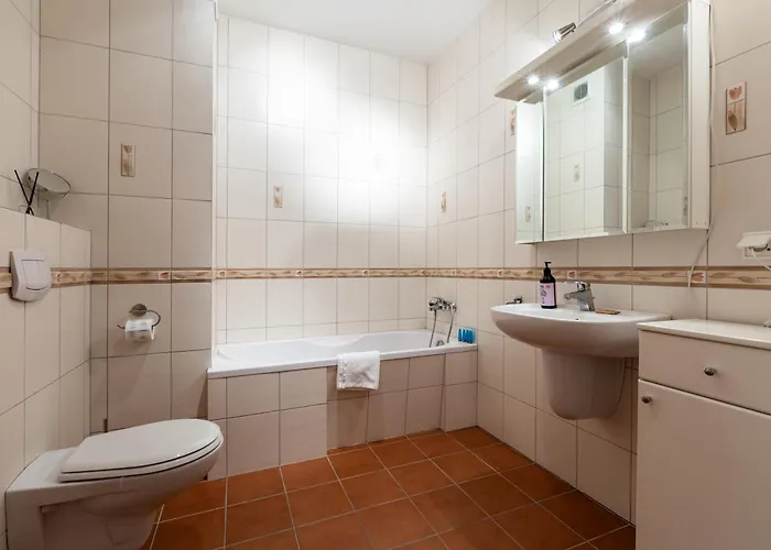 Centre By Bookinghost Apartment