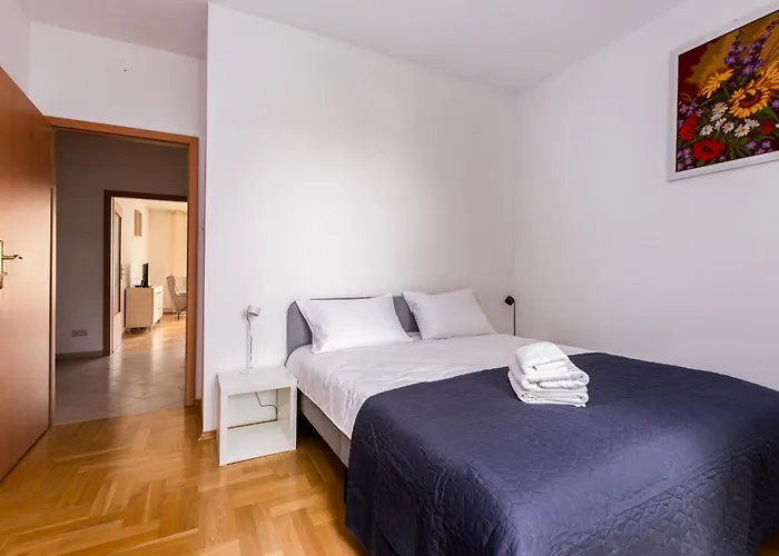 Centre By Bookinghost Apartment *