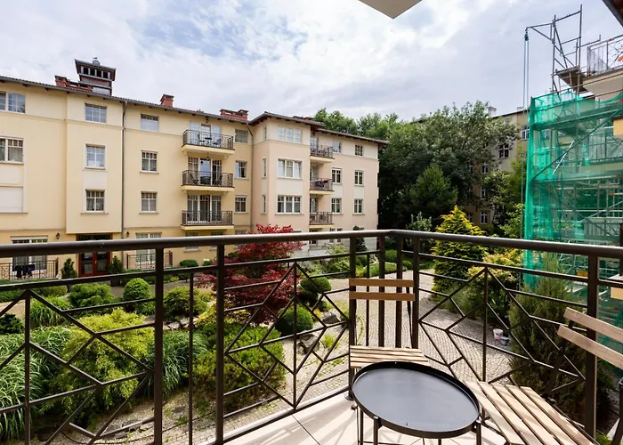 Apartment Centre By Bookinghost